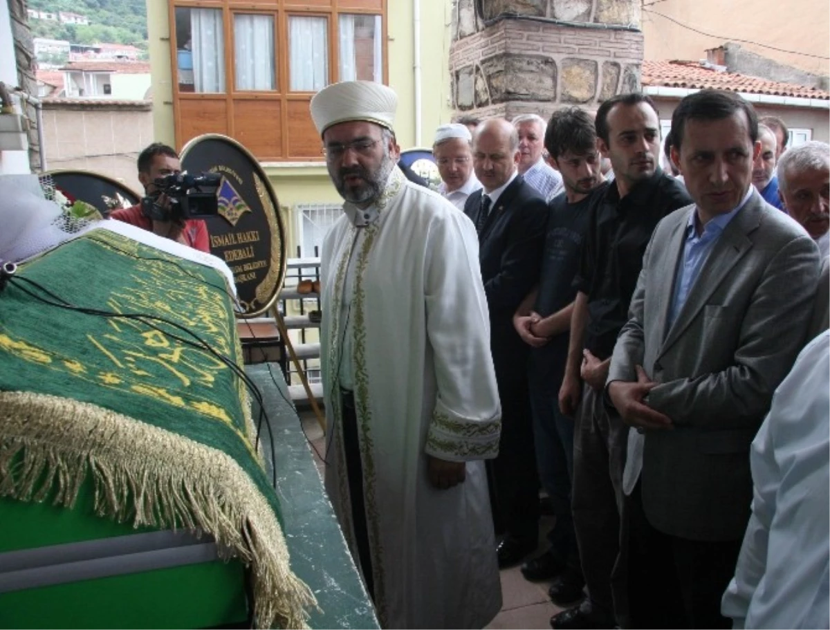 Başbakan Yardımcısı İşler, Hocasının Cenazesinde Göz Yaşlarına Hakim Olamadı