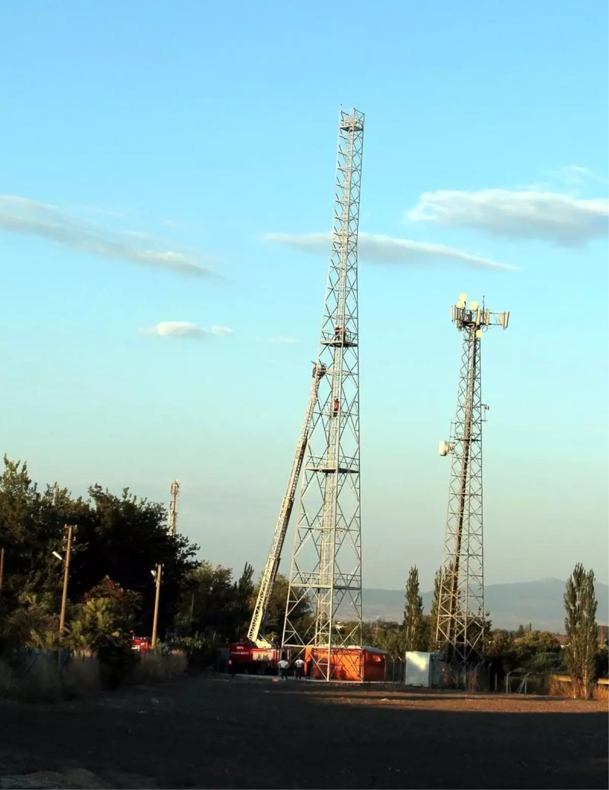 Baz İstasyonunda Uyuya Kaldı