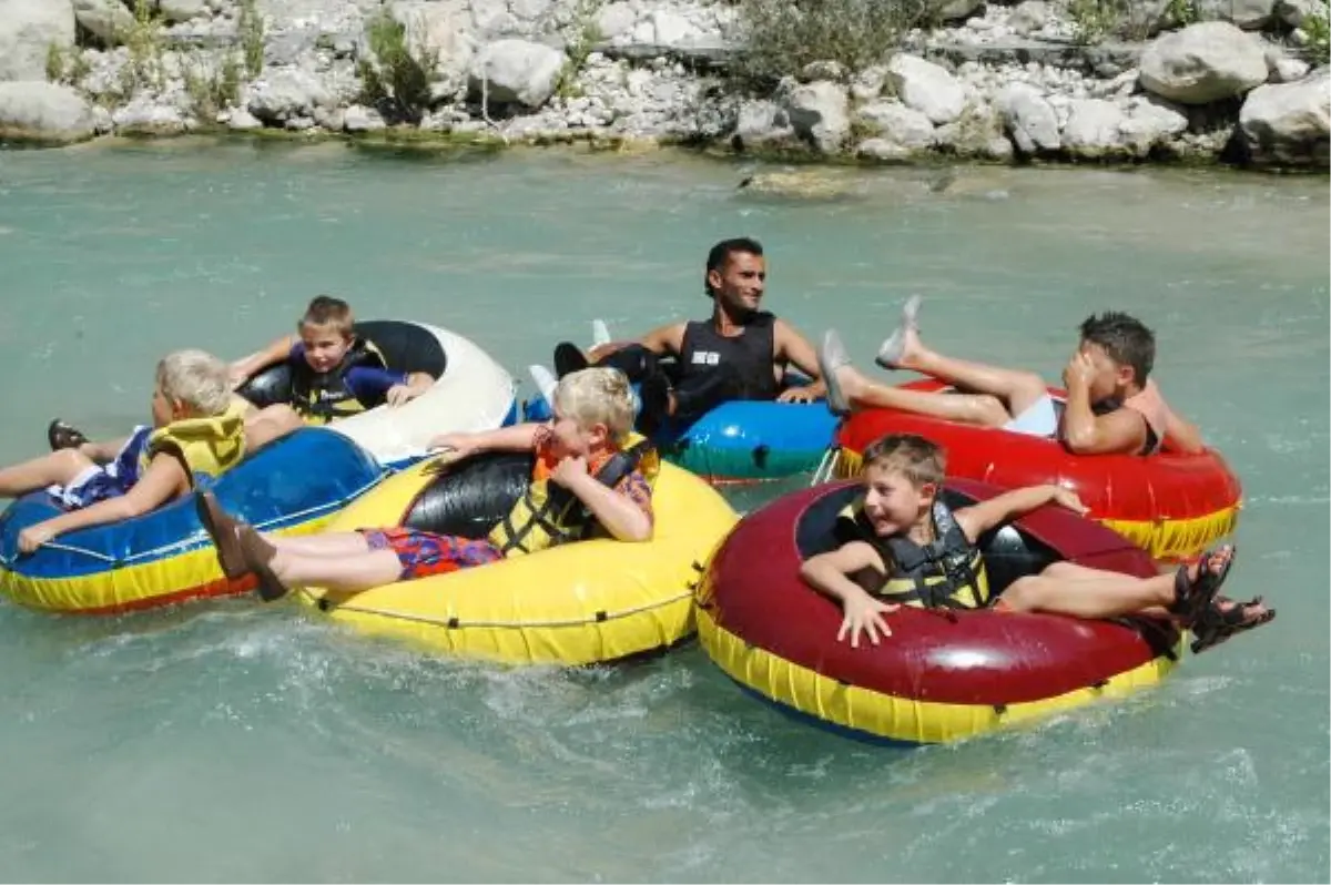 Buz Gibi Sularda Rafting