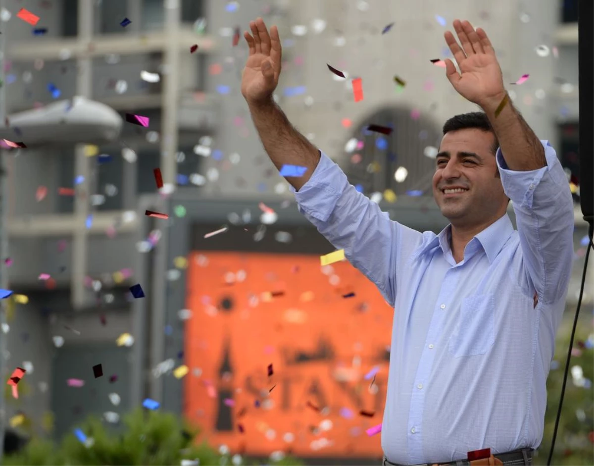 Cumhurbaşkanı Adayı ve Hdp Eş Genel Başkanı Demirtaş\'ın İstanbul Mitingi