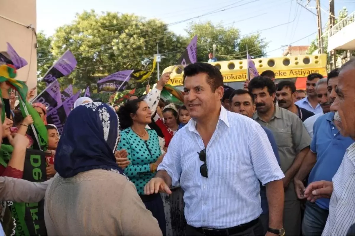 Derik\'te Demirtaş\'ın Seçim Bürosunun Açılışı Yapıldı