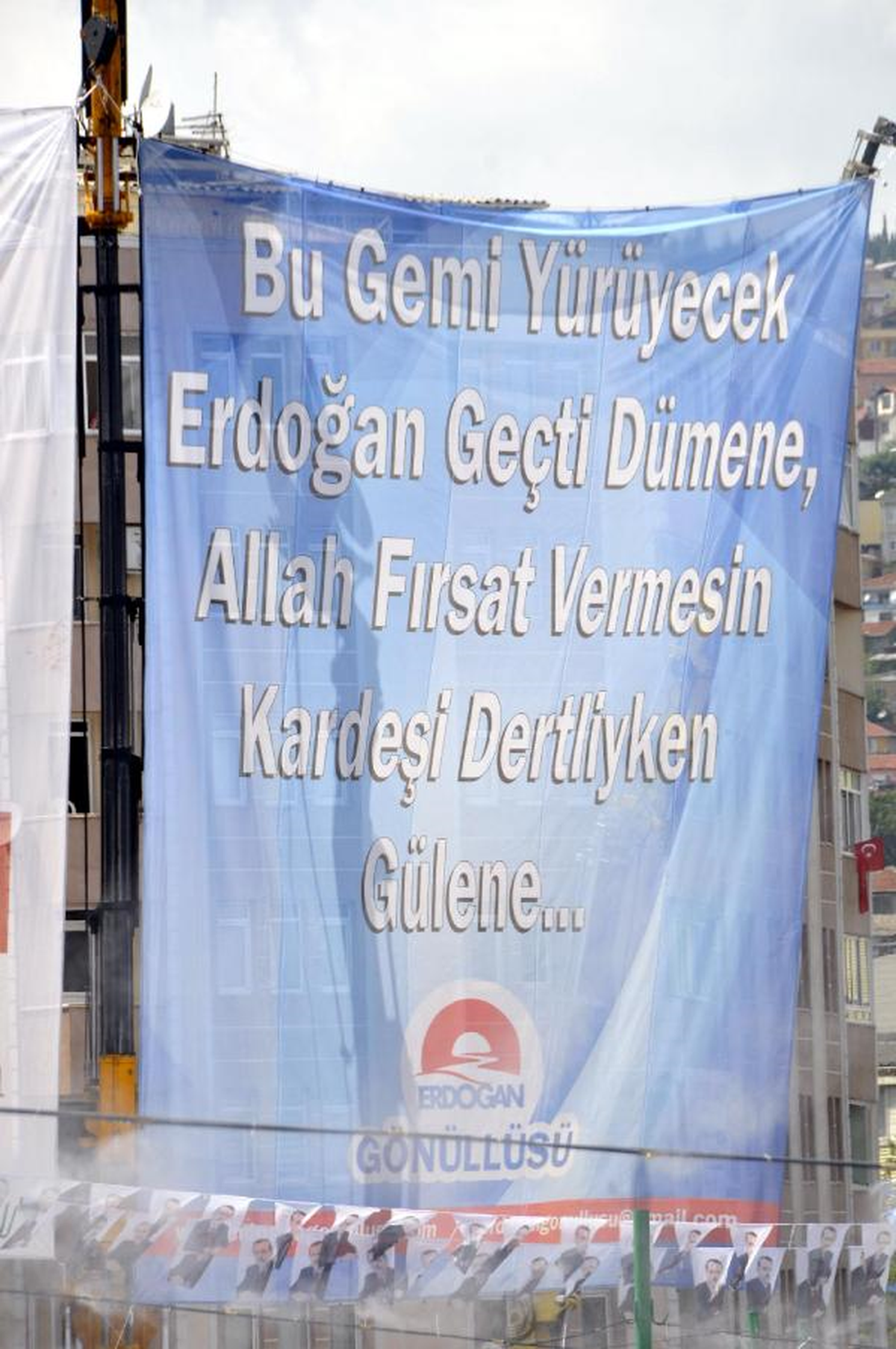 Erdoğan Miting Alanına Geldi, Yağmur Başladı
