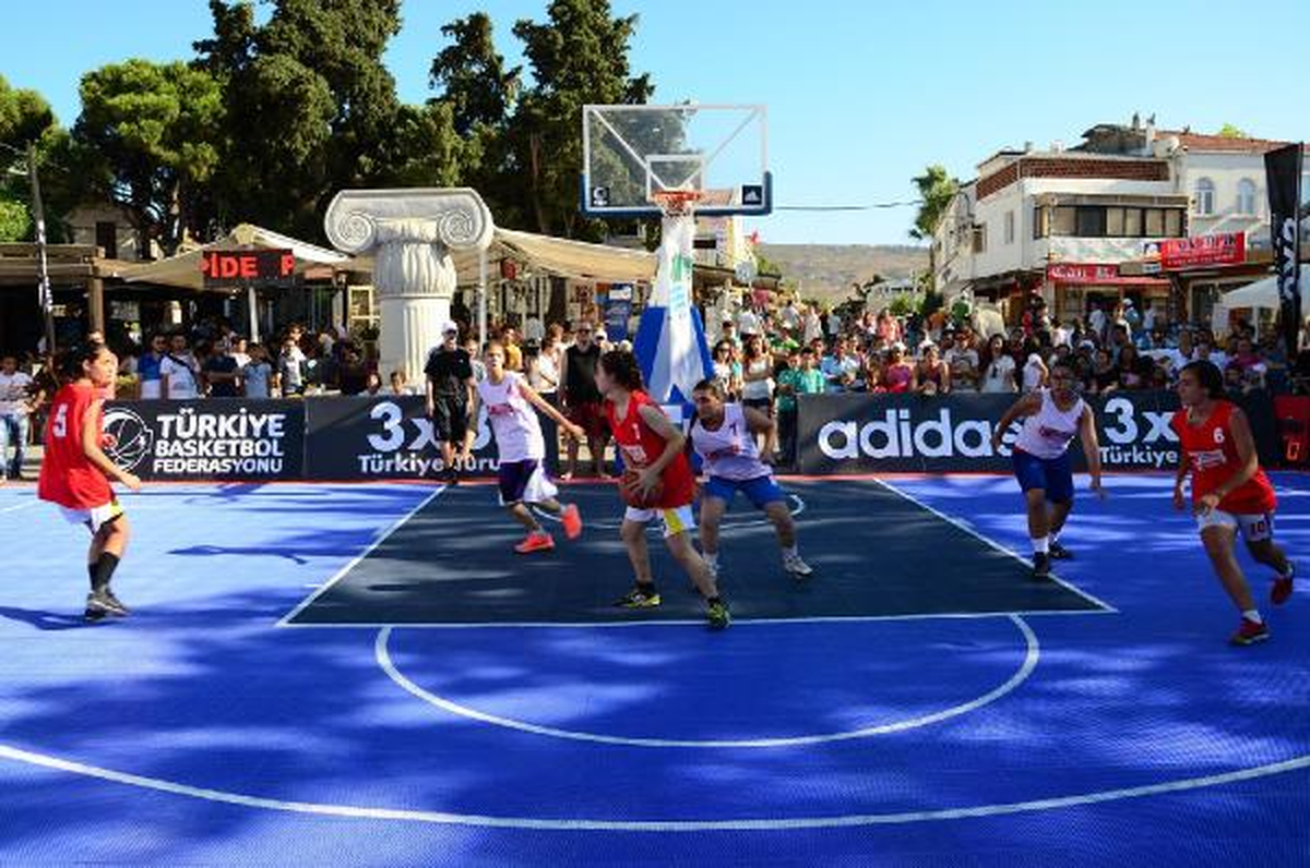 İzmir Foça\'da Tek Pota Basketbol Şöleni