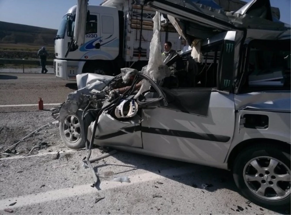 Köprüköy\'de Trafik Kazası: 1 Ölü, 5 Yaralı