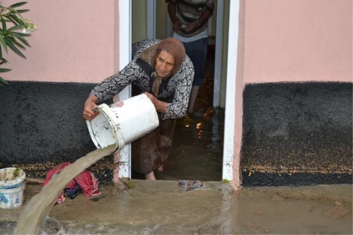 Kulu\'da Yağış Su Baskınlarına Neden Oldu