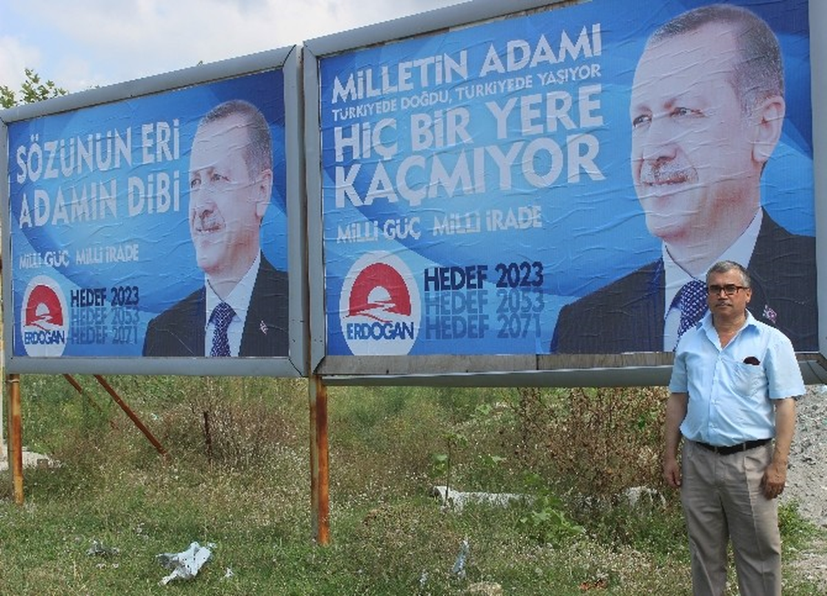 Billboardları Kiraladı, Erdoğan\'ın Afişleri Astırdı