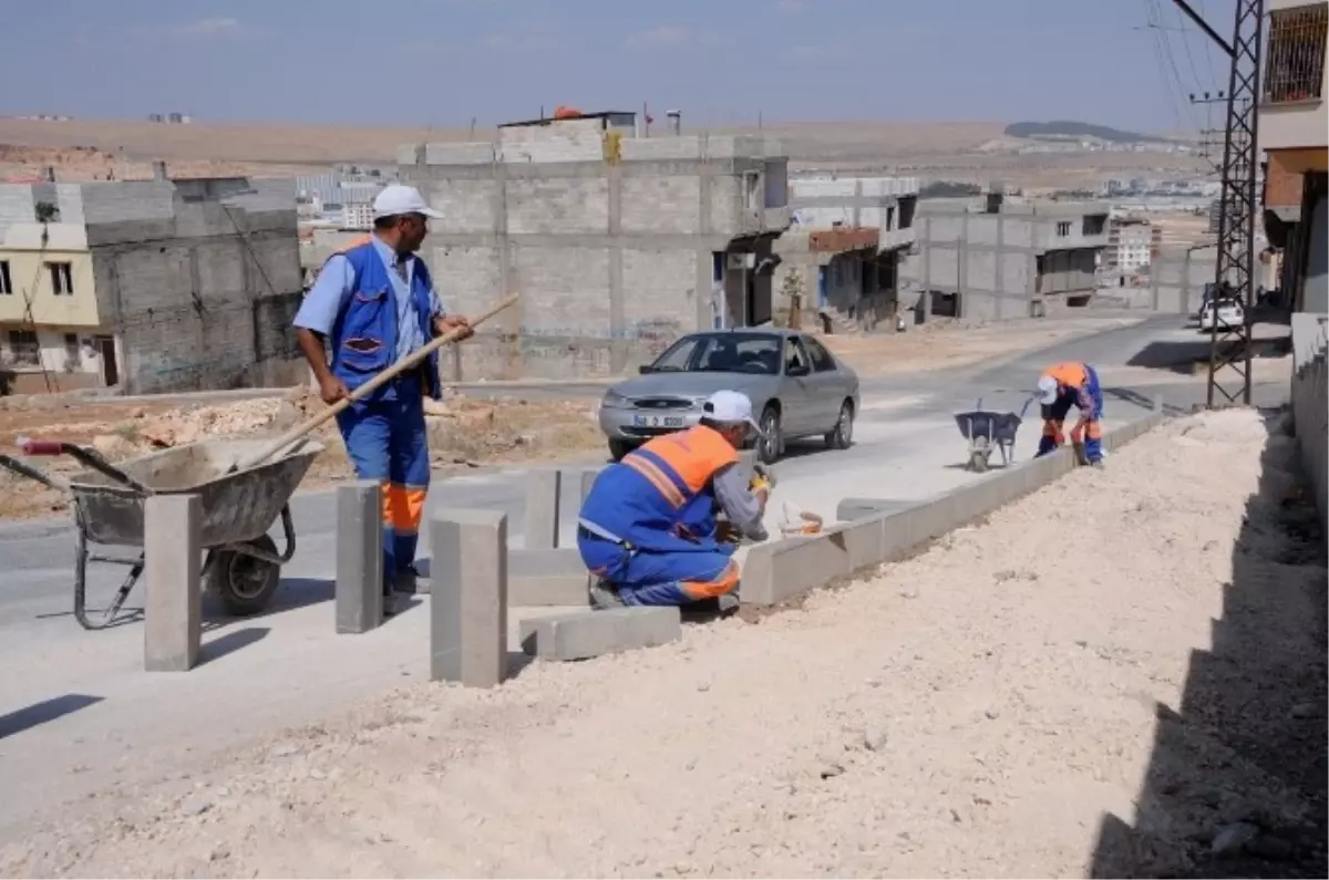 Şehitkamil\'de Yol ve Kaldırım Çalışmaları Aralıksız Sürüyor