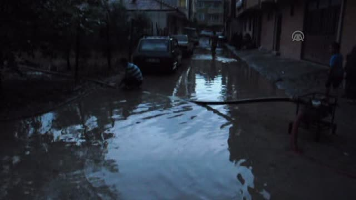 Bursa\'da Yağmur Hayatı Felç Etti