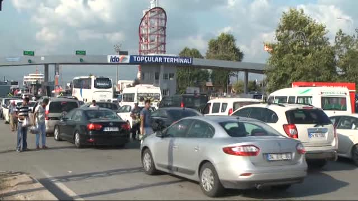 Topçular Feribot İskelesi\'nde yoğunluk -