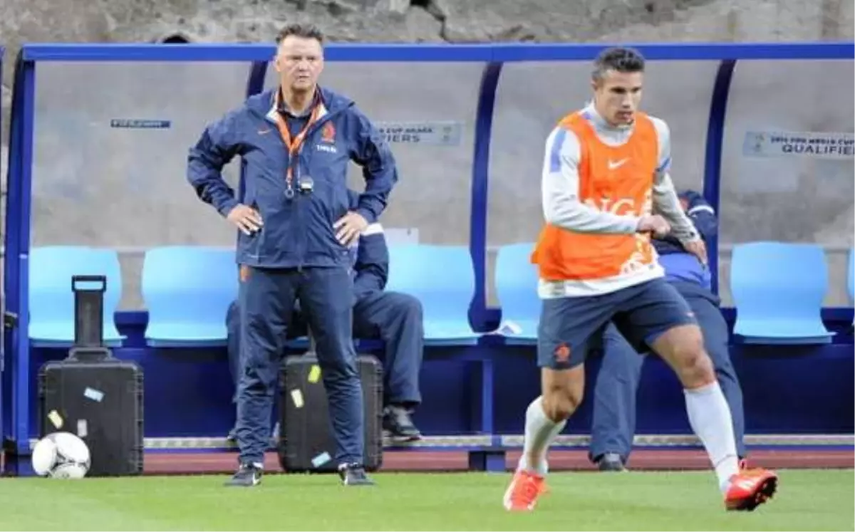 Van Persie Sezon Başını Kaçıracak