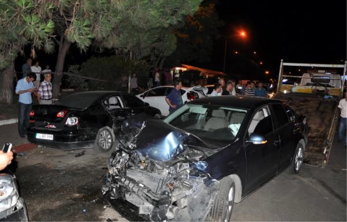 Bartın\'da Alkollü Sürücü Park Halindeki 5 Otomobile Çarptı: 4 Yaralı