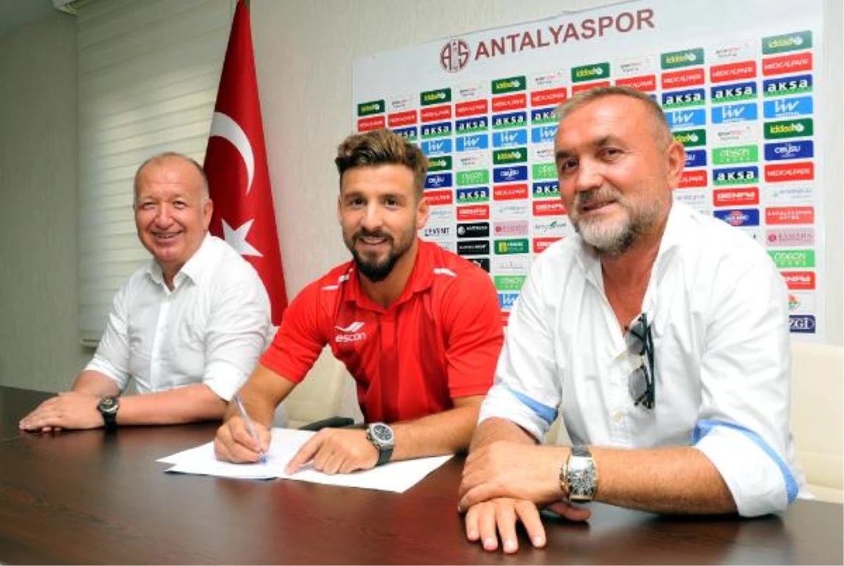 Antalyaspor Trabzonsporlu Şahin Aygüneş\'le İmzaladı