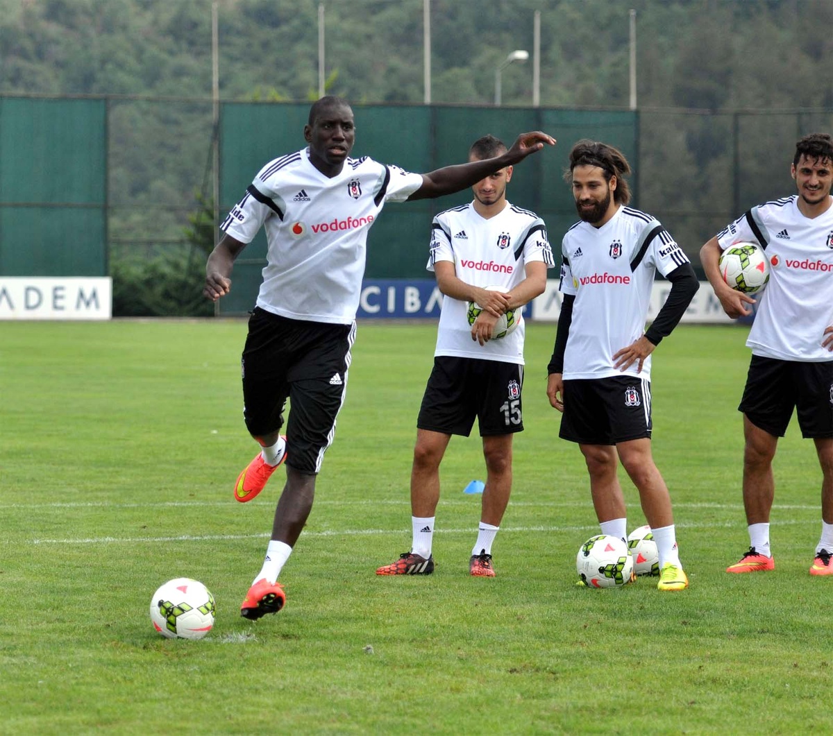Beşiktaş\'ta Feyenoord Maçı Hazırlıkları Sürdürüyor