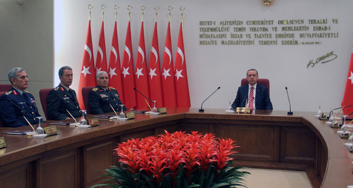 Başbakan Erdoğan YAŞ Üyelerine Yemek Verdi