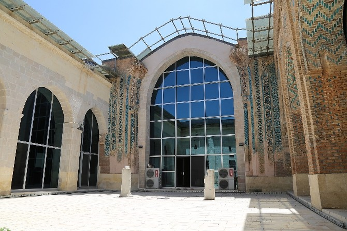 Battalgazi Ulu Cami\'nin Mimarisi Anadolu\'da Tek ve İlk