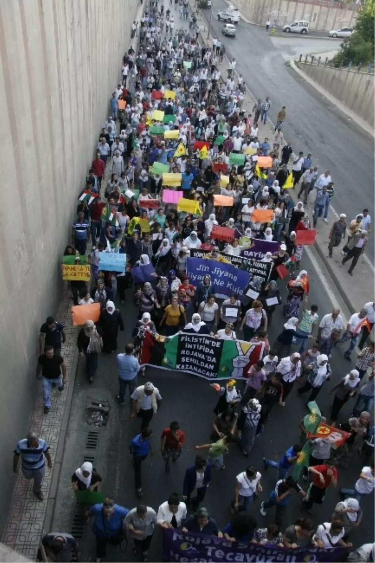 Dökh, Suriye ve Filistin\'de Yaşananları Protesto Etti