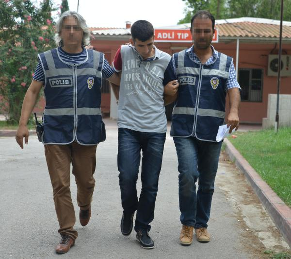 Esnafın Ellerini Ayaklarını Bağlayıp, Para Gasp Eden Zanlılar Tutuklandı