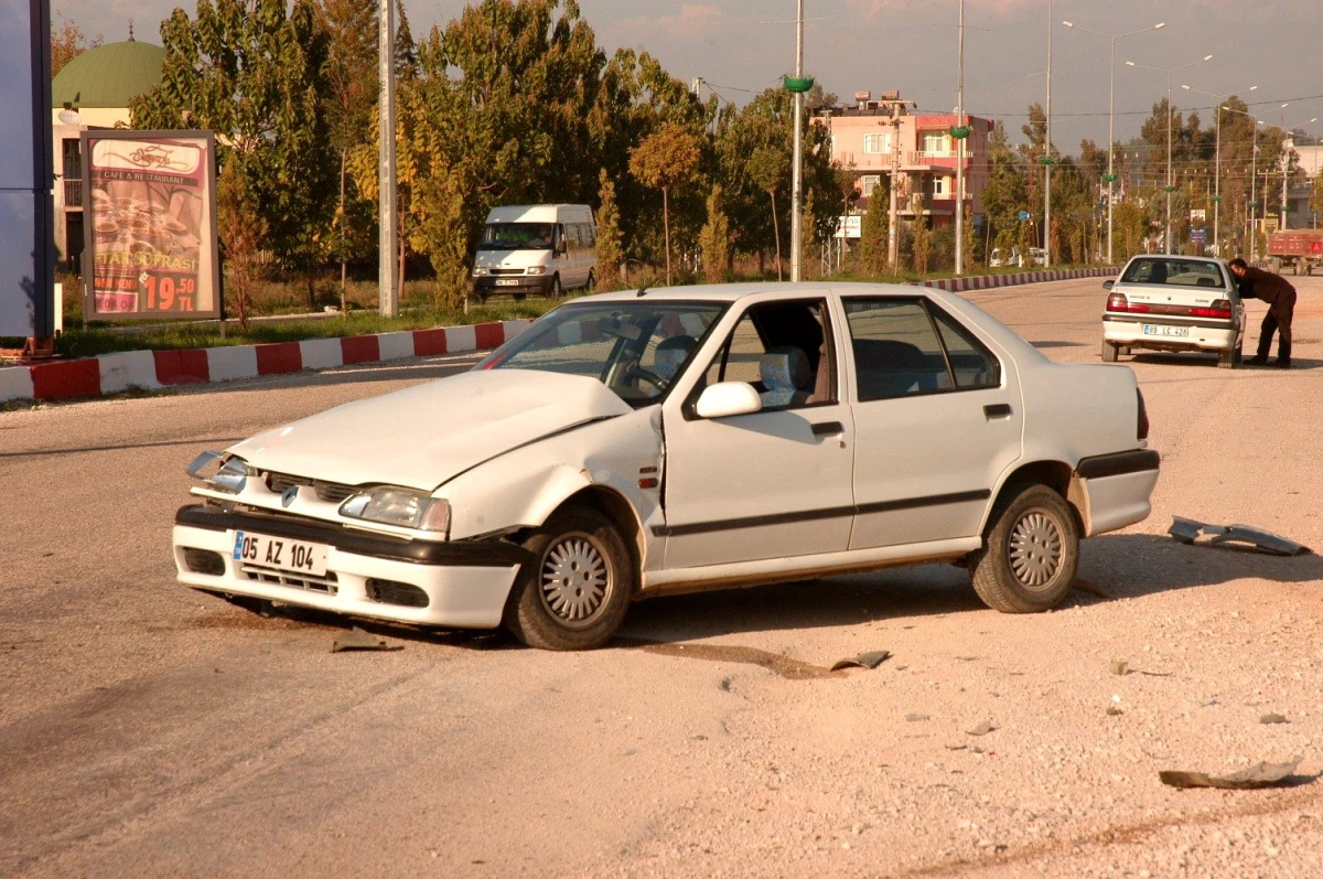 Osmaniye\'de Trafik Kazaları: 8 Yaralı