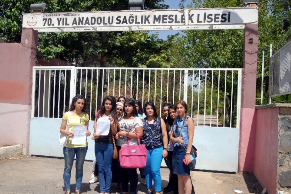 Diyarbakır\'da Okulun Hatası Öğrencileri Mağdur Etti