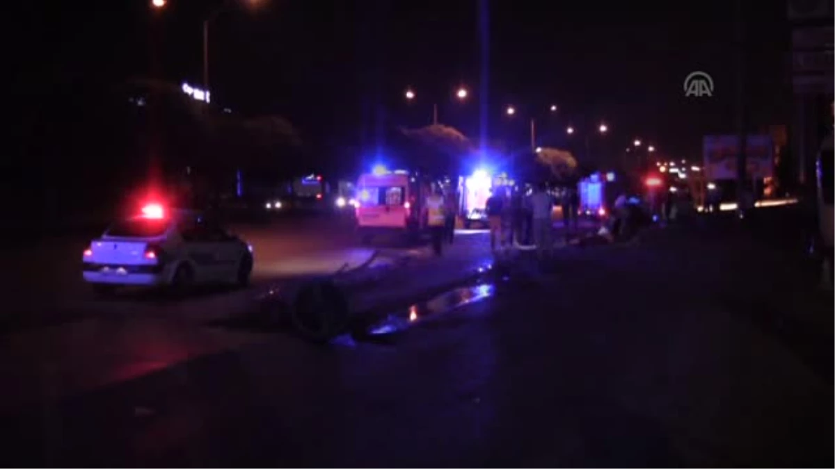 Bursa\'da Otomobil Durağa Çarptı: 2 Ölü, 2 Yaralı