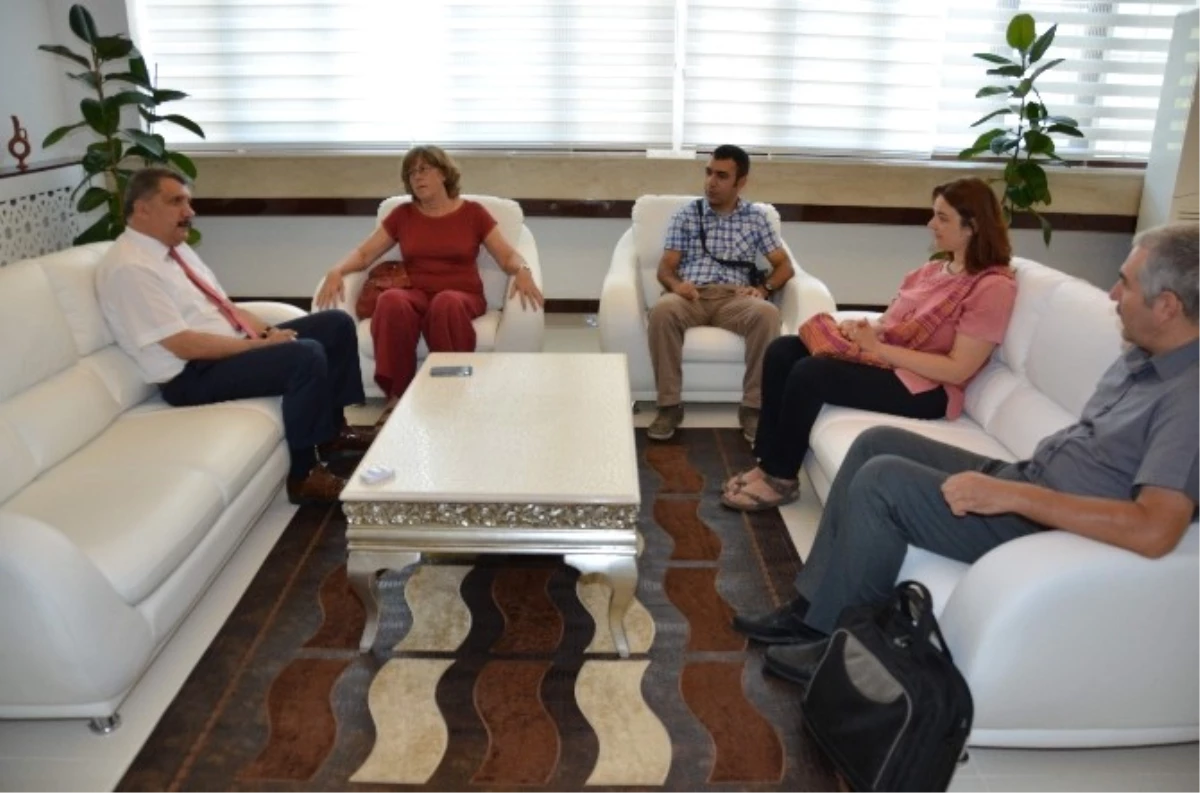 Prof. Dr. Frangipane, Belediye Başkanı Selahattin Gürkan\'ı Ziyaret Etti