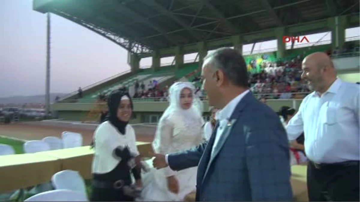 Reyhanlı\'da Dar Gelirli 90 Çifte Toplu Nikah