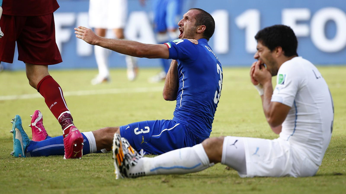 Suarez Buradaydı" Liverpool Hayranı Taraftardan İlginç Tişört