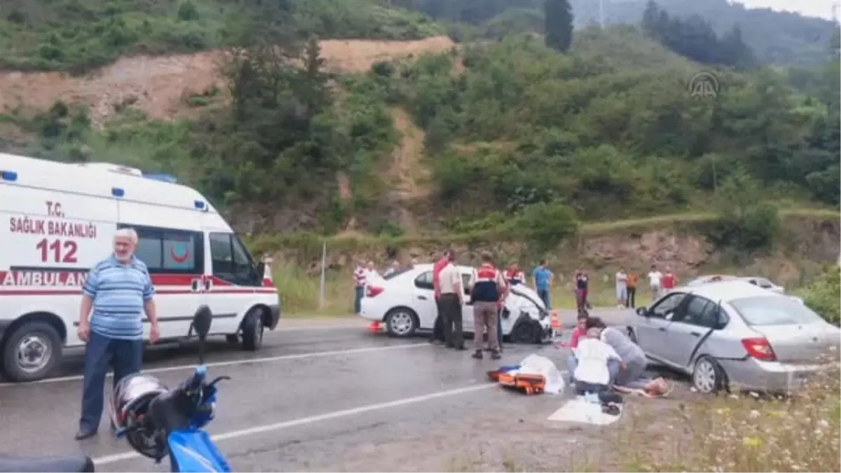 Trabzon'da iki otomobil çarpıştı: 1 ölü, 2 yaralı