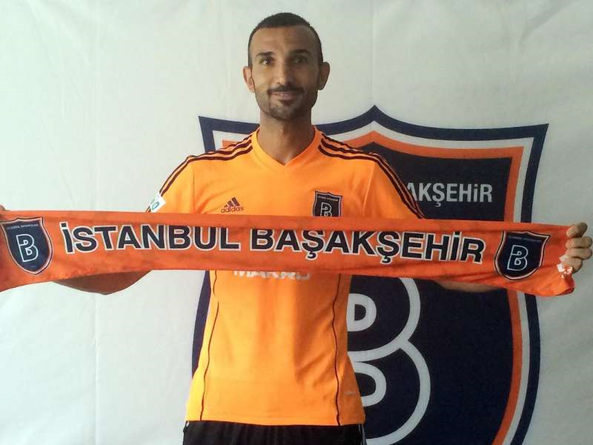 Yalçın Ayhan Başakşehir Futbol Kulübüne İmzayı Attı