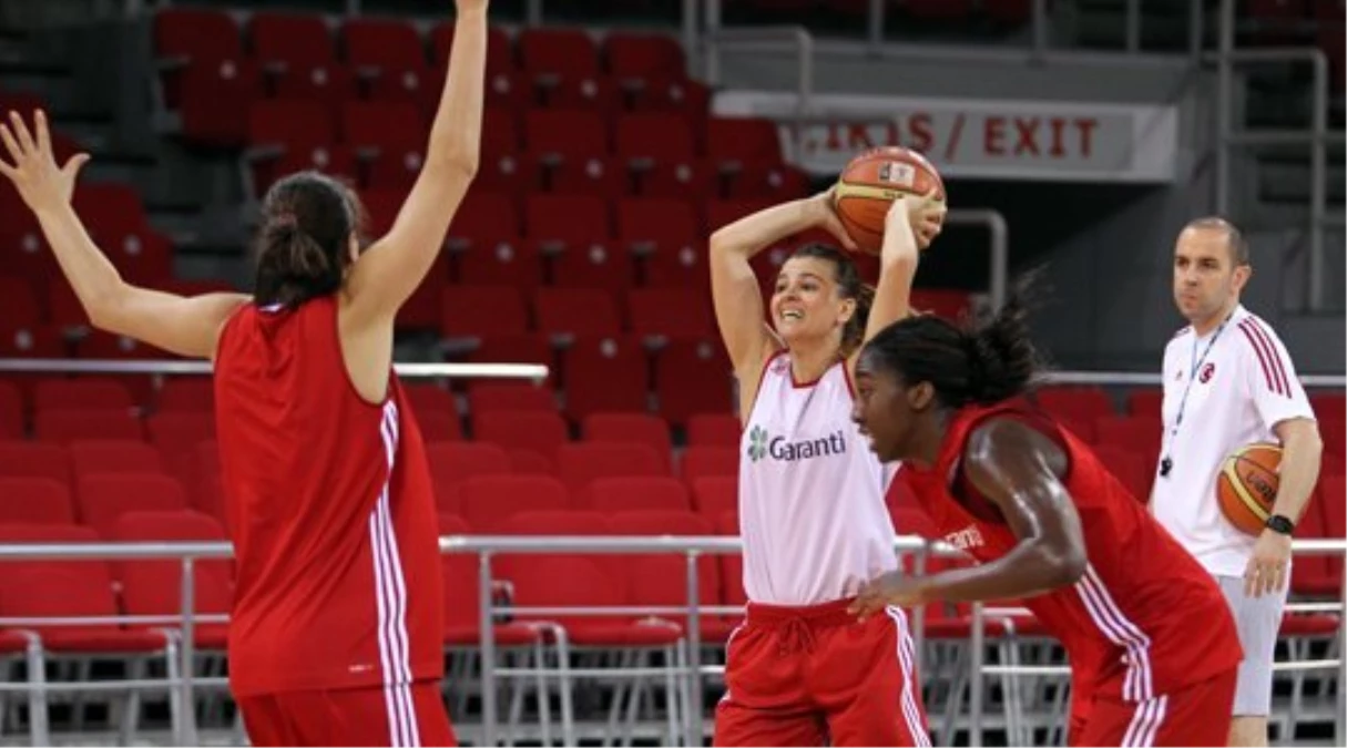 A Milli Kadın Basketbol Takımı\'nda Hazırlıklar Sürüyor