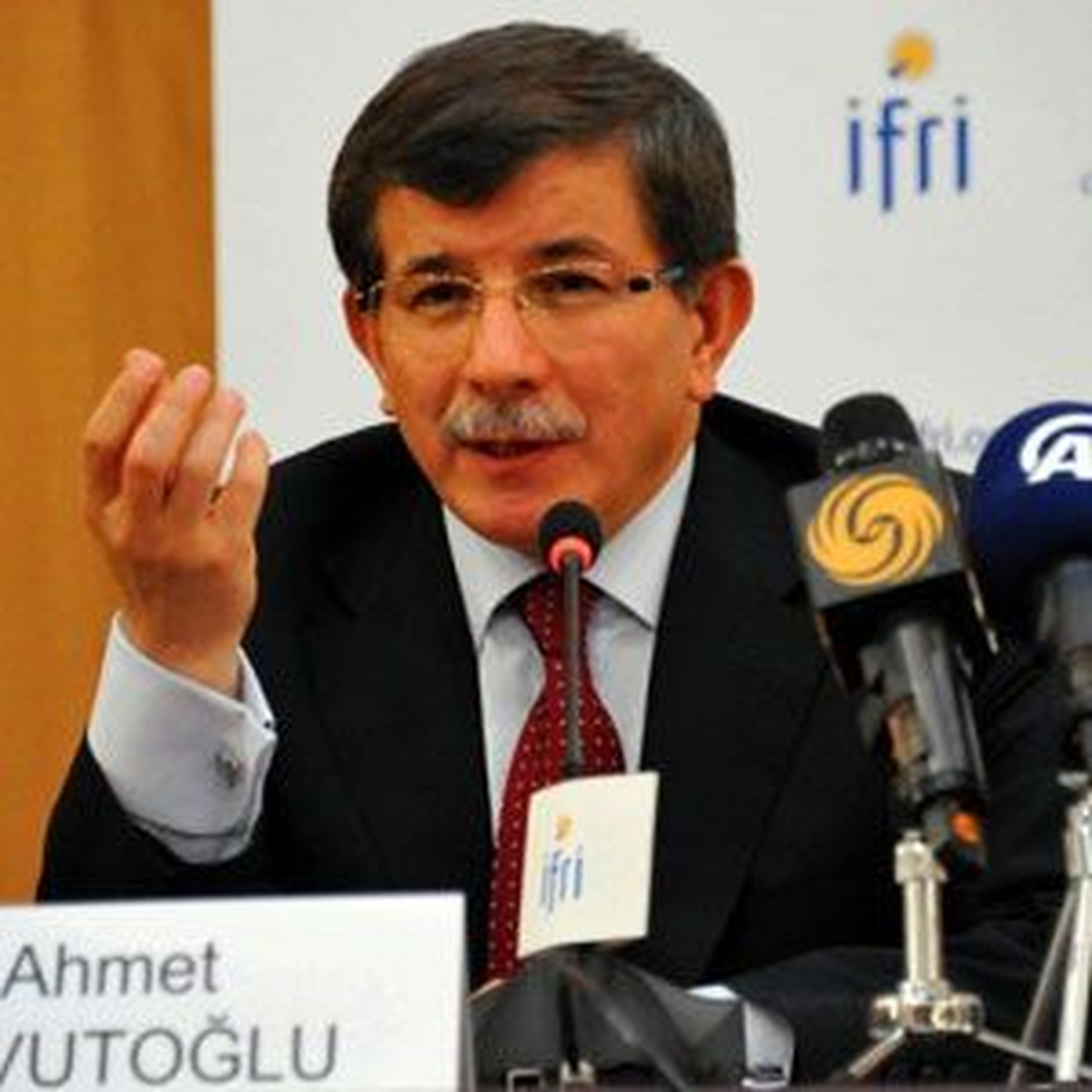 Ahmet Davutoğlu Twitter\'dan Gazze Ateşkesi ile İlgili Açıklama Yaptı