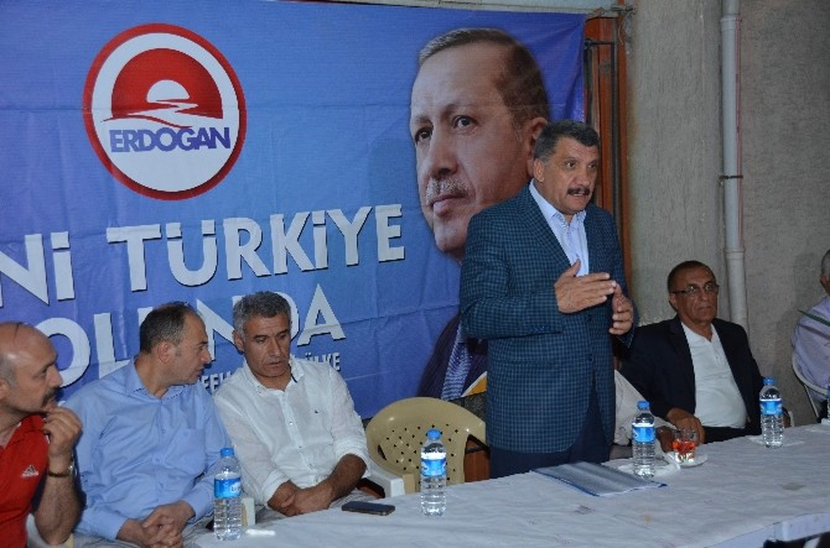 AK Parti\'de Mahalle Toplantıları Devam Ediyor