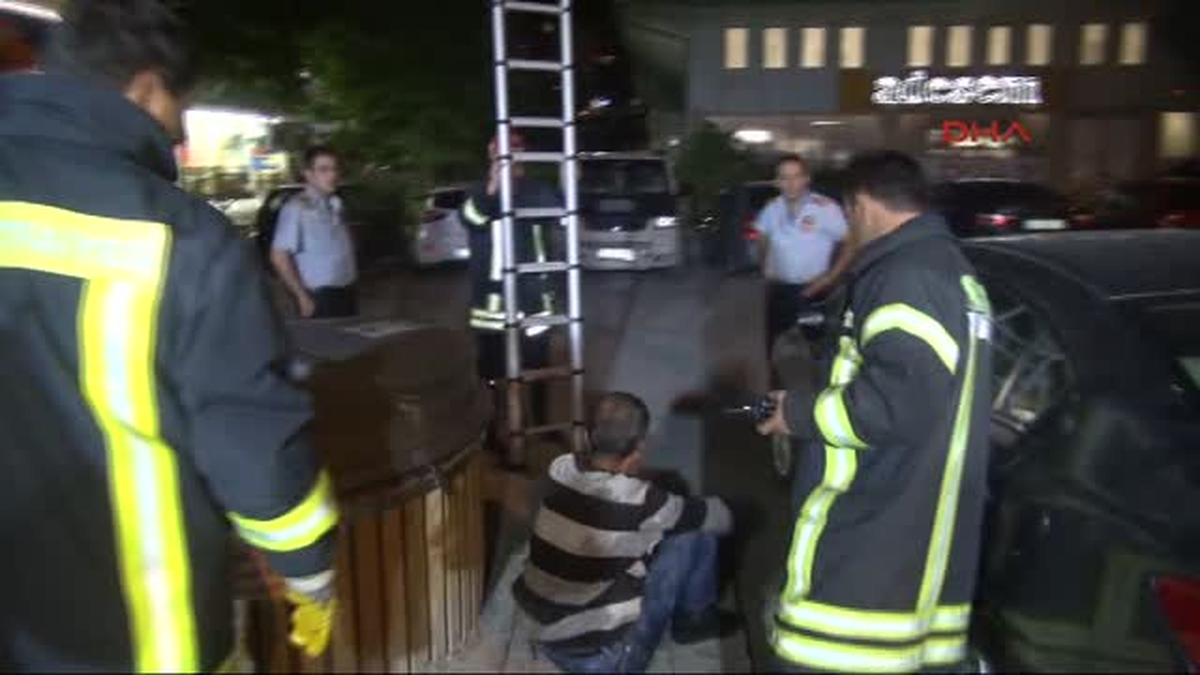 Konya\'da Alkollü Vatandaş Çöp Konteynerinde Uyuya Kaldı