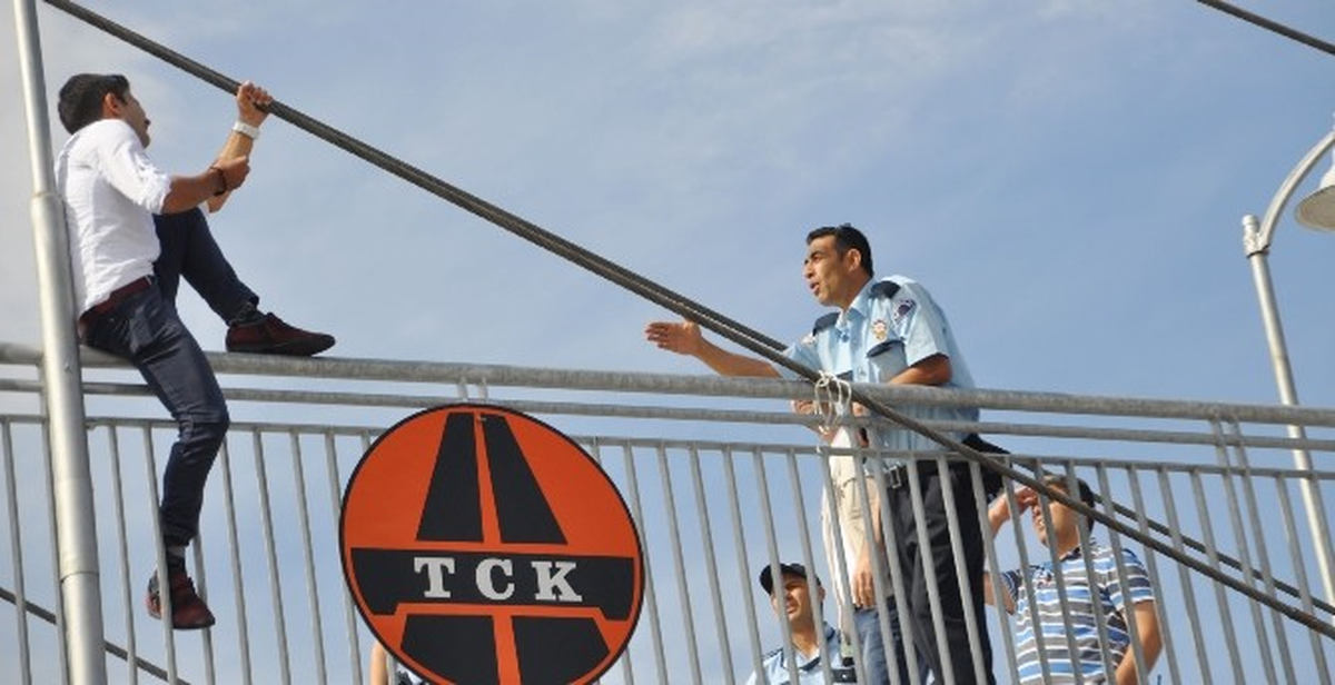 Atlamak Üzereyken Polis Kurtardı