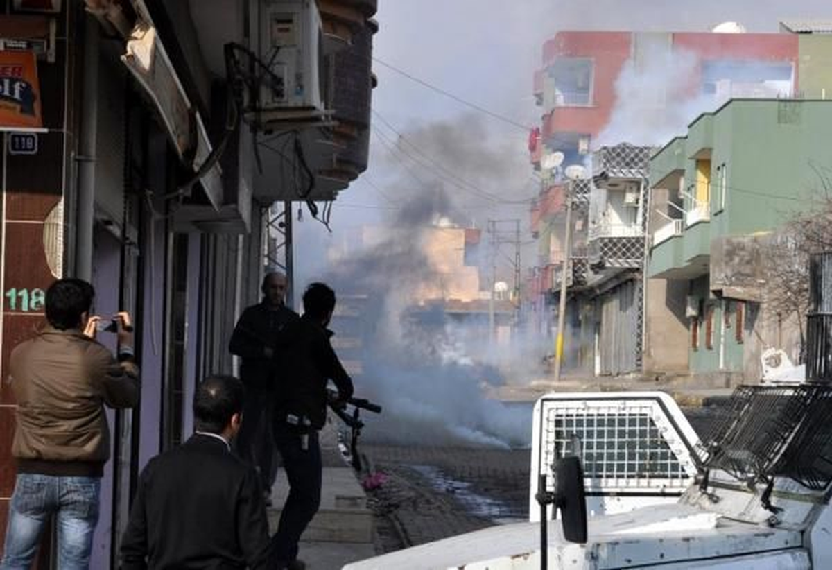 Cizre\'de İzinsiz Gösteriye Polis Müdahalesi