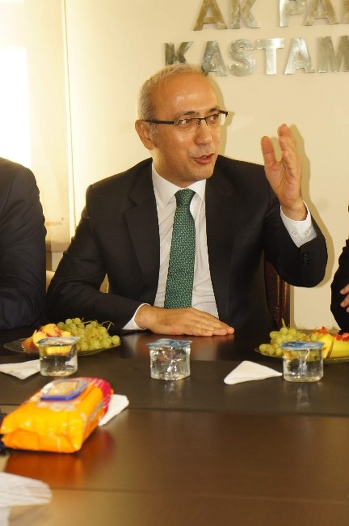 "Çatı Aday Çıkaran Partiler Kendilerini İhtilal Döneminde Sanıyor"