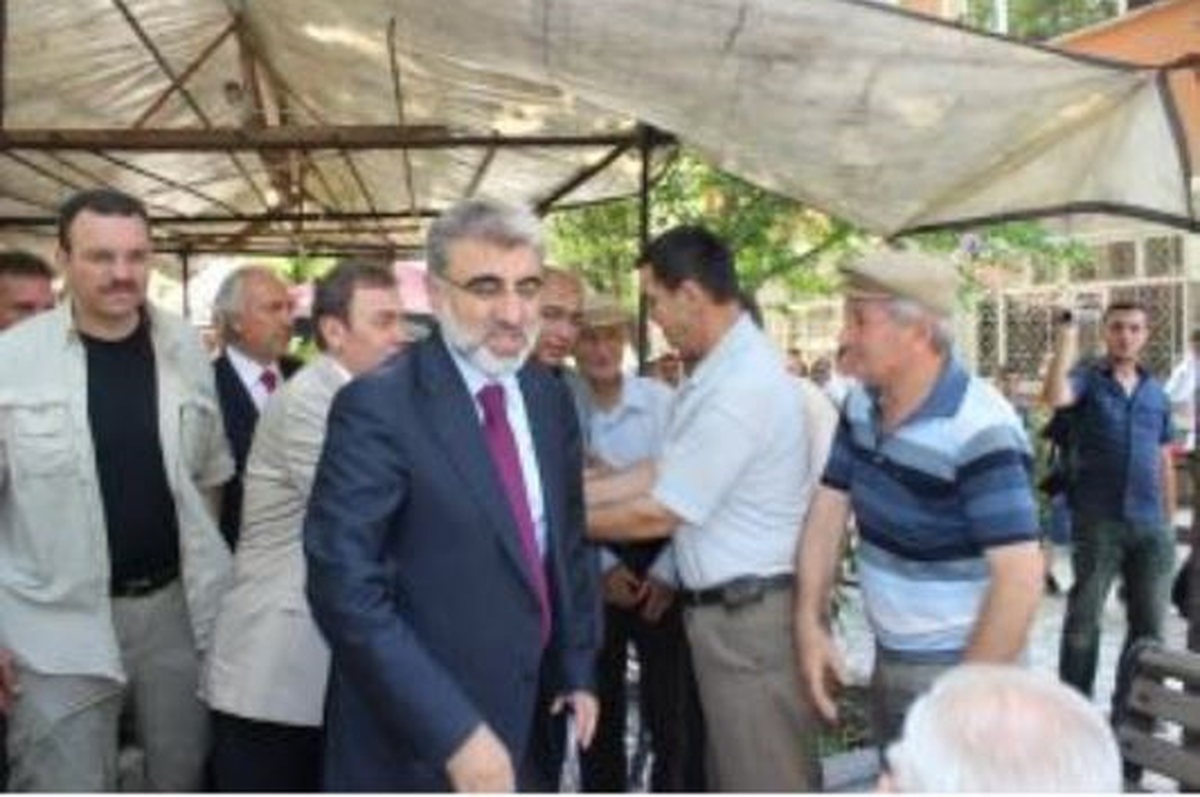 Bakan Yıldız, Tavşanlı\'da esnaf ziyaretlerinde bulundu -