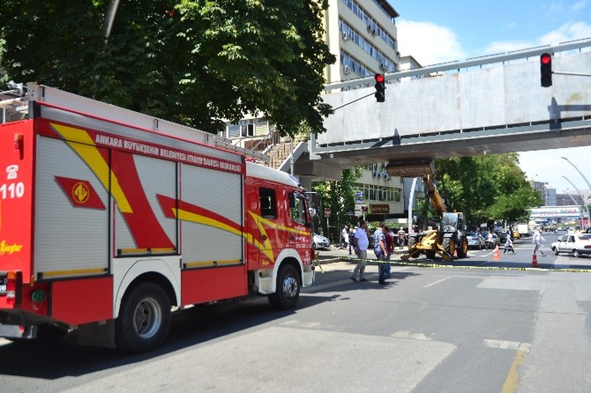 Başkent\'te Tehlike Arz Eden Köprü İçin Yol Trafiğe Kapatıldı