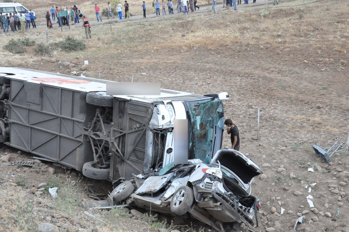 Bingöl\'de Trafik Kazası: 31 Yaralı