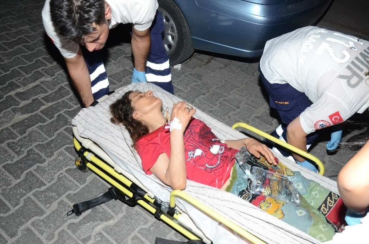 İzmir\'de Birlikte Yaşayan Çiftin Kavgası Kanlı Bitti: 1 Ölü, 1 Yaralı