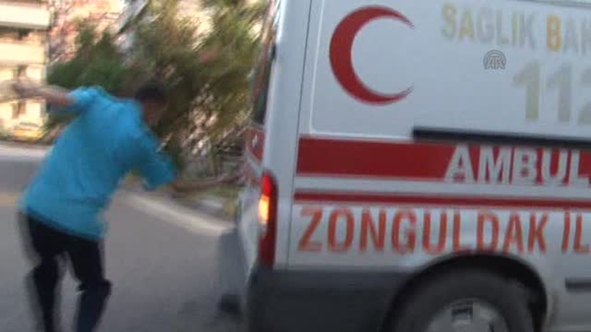 Boğulma tehlikesi geçiren polis hastaneye kaldırıldı -