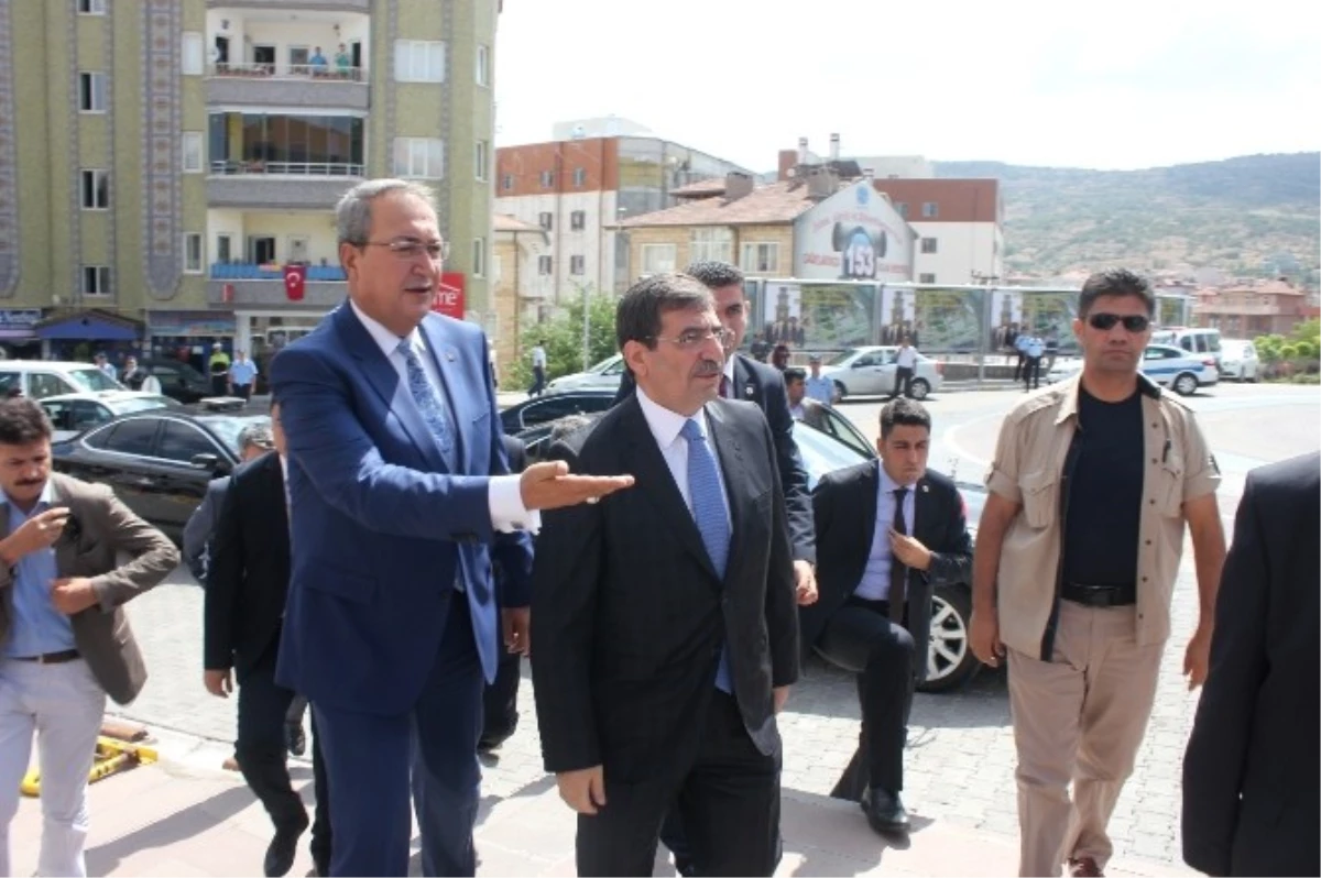 Çevre ve Şehircilik Bakanı Güllüce, Nevşehir Belediyesi\'ni Ziyaret Etti