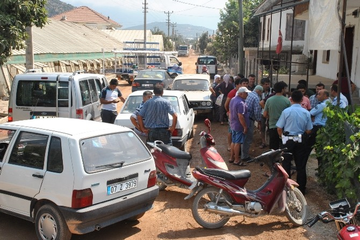 Çiftçiler Yol Kapatma Eylemi Yaptı