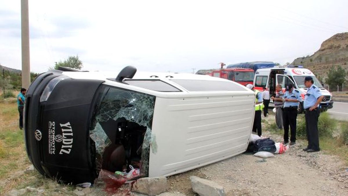 Çorum\'da Minibüs Takla Attı: 12 Yaralı