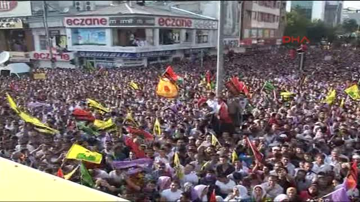 Cumhurbaşkanı Adayı Selahattin Demirtaş Seçim Çalışmaları Kapsamında Van\'daki Mitingde Konuştu.