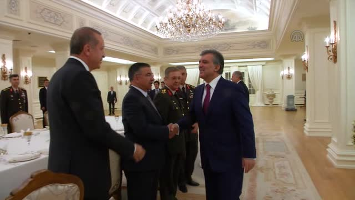 Cumhurbaşkanı Gül, YAŞ üyelerine yemek verdi (2) -