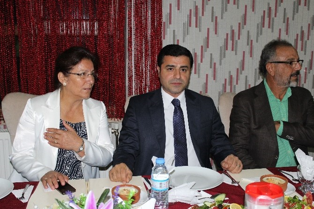 Demirtaş, Stk Temsilcileriyle Bir Araya Geldi
