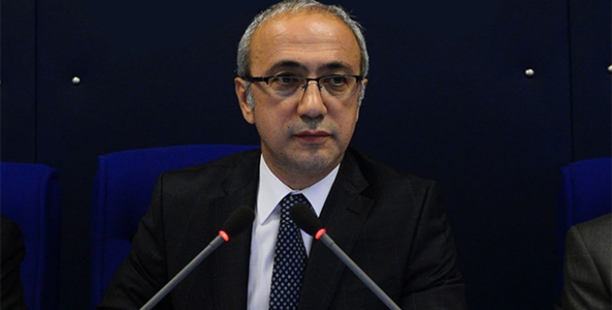 Elvan: \'\'Bir tarafta demokrasi mücadelesi veriyor, diğer tarafta ülkeyi kalkındırmaya, geliştirmeye çalışıyor" -
