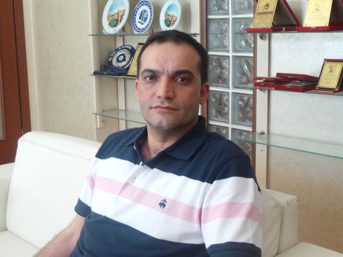 Eski Siyasetçi Ömer El, "Bonzai Savaşçısı" Oldu