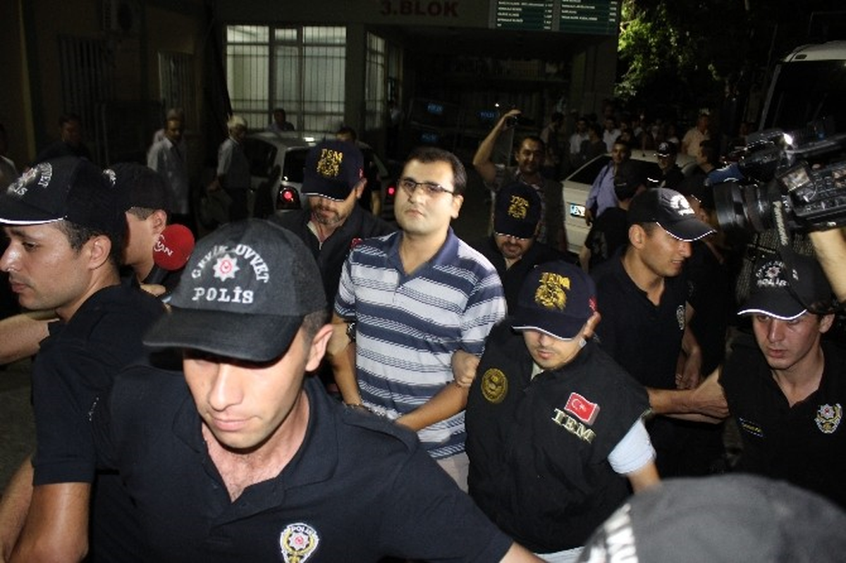 Gözaltındaki Polislerin Sağlık Kontrolleri Sürüyor